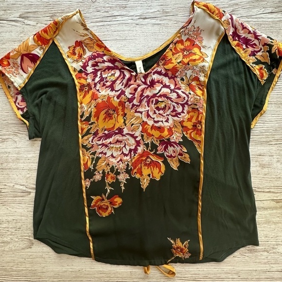 Anthropologie TINY Evesham Green Floral Print Short Sleeve V Neck Top size M - Picture 2 of 9